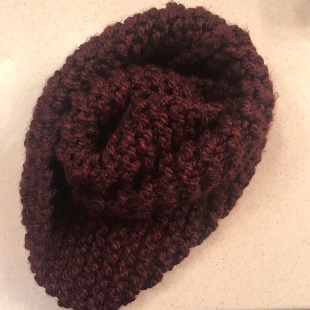 Maroon knit scarf